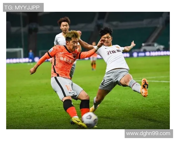 赛后分析：深圳足球队与武汉足球队在比赛中的灵活战术对比与启示