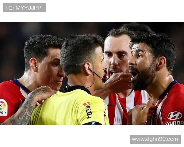 足球明星与观众亲密互动精彩瞬间回顾与感人打招呼时刻分享