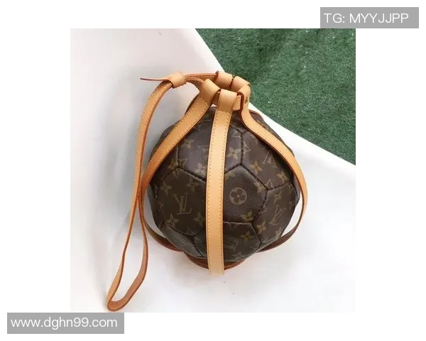 足球明星们的奢华生活LV包包背后的故事与时尚魅力