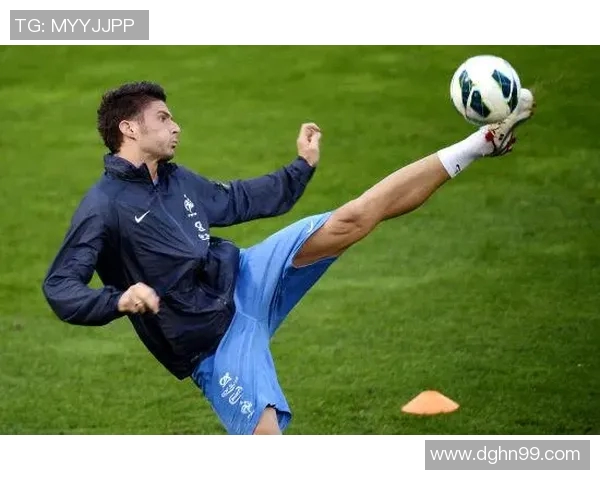 足球明星停球动作解析与技巧分享提升你的球场表现