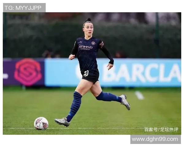 足球明星女友性感写真曝光引发热议网友热评不断 足球明星女友性感写真曝光引发热议网友热评不断