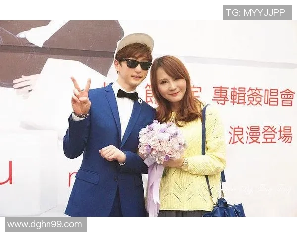 足球明星情侣共度夏日清凉时光泳池畅游甜蜜瞬间尽显浪漫情怀 足球明星情侣共度夏日清凉时光泳池畅游甜蜜瞬间尽显浪漫情怀