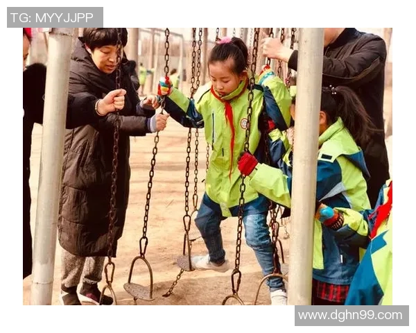 足球明星挑战极限踢球进篮筐的惊险瞬间与精彩回放 足球明星挑战极限踢球进篮筐的惊险瞬间与精彩回放