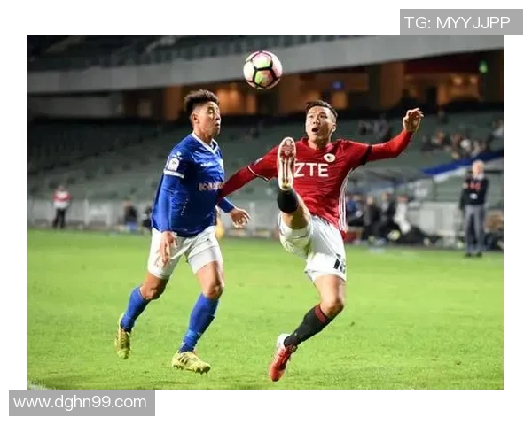 足球明星穿飞马39展现风采引领时尚潮流的运动魅力与个性风格