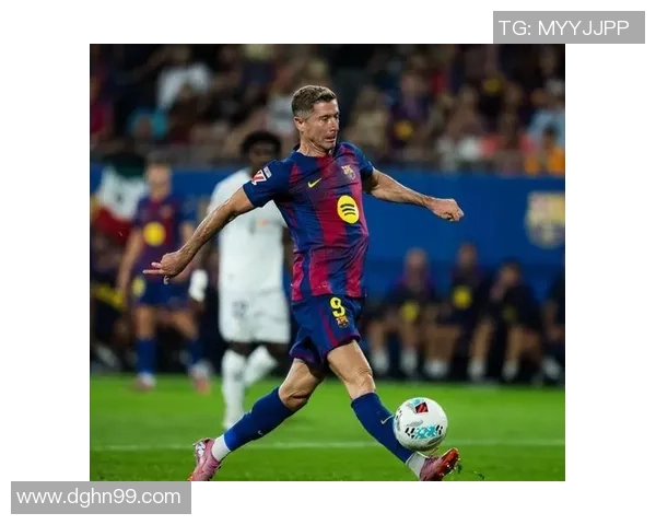 足球明星精彩瞬间身体扭转展现灵动魅力的动感图片合集