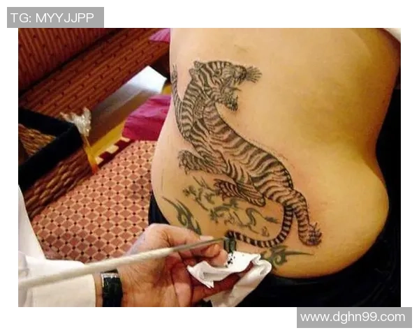 足球明星纹身中的老虎图案解析与其背后的故事揭秘