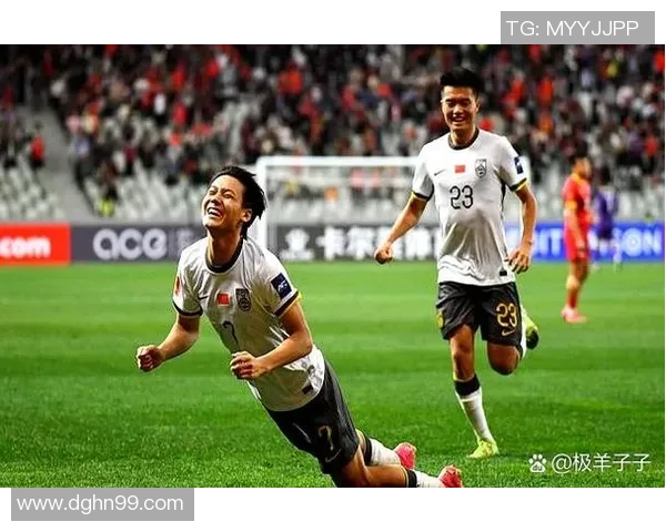 足球明星背后的故事与罕见照片揭秘他们不为人知的一面