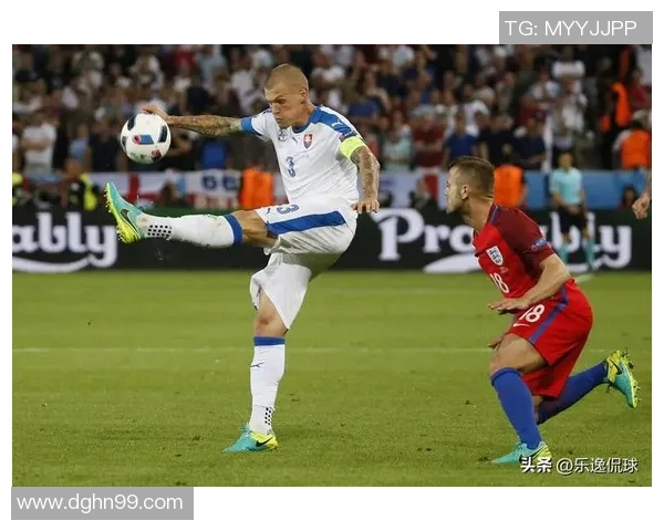 足球明星绝活精彩瞬间集锦视频分享让你领略球场魅力与技巧之美