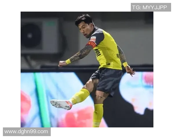 足球明星腹肌纹身大揭秘展现运动员独特魅力与个性风格的完美结合 足球明星腹肌纹身大揭秘展现运动员独特魅力与个性风格的完美结合